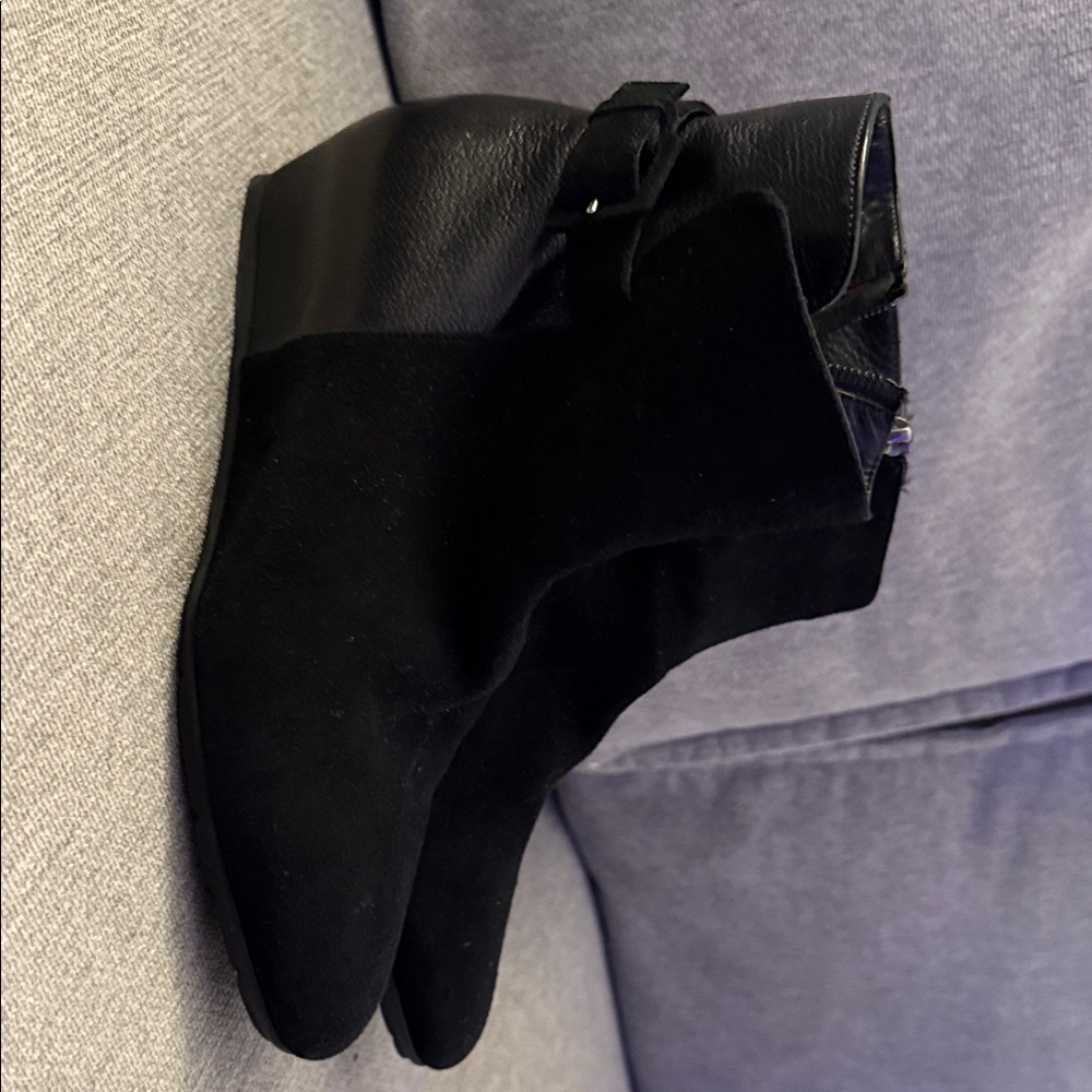 Pas de Rouge Black Ankle Boots